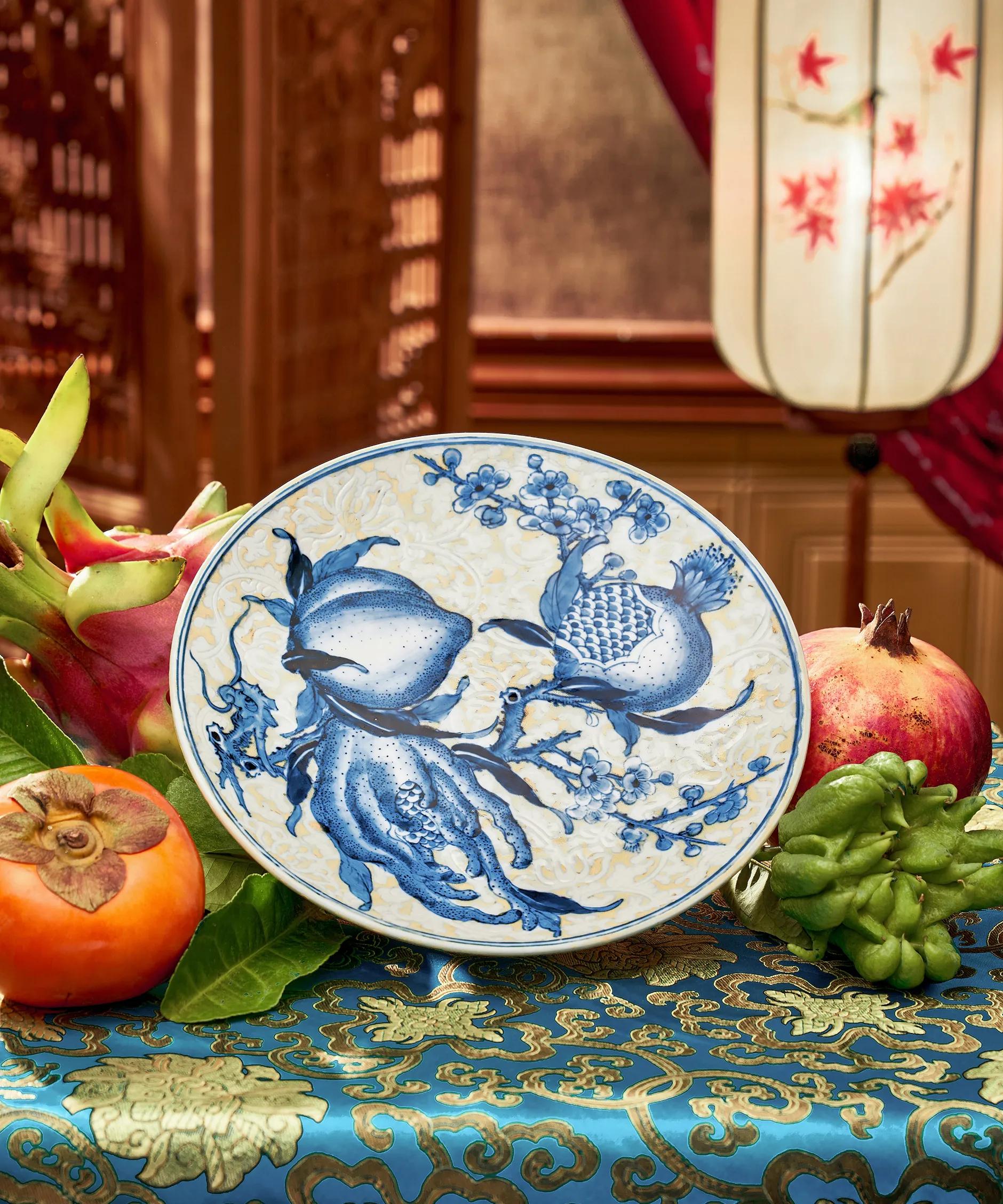 decorative-ceramic-plate-display
